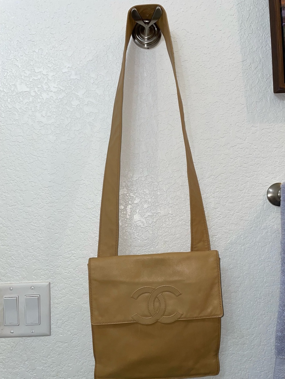 CHANEL Boho Messenger Bag - Picture 2 of 16